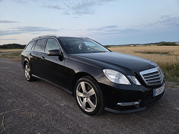 Mercedes-Benz E200 4 of 6
