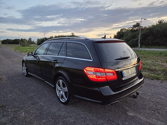 Mercedes-Benz E200 2 of 6
