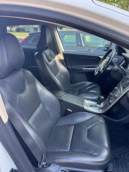 Volvo XC60 5 of 9