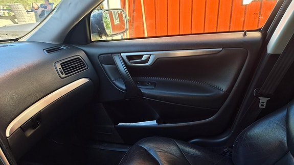Volvo XC70 7 of 12