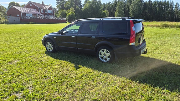 Volvo XC70 2 of 12