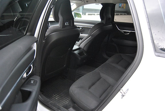 Volvo V90 27 of 30