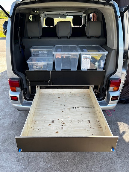 Volkswagen Multivan 7 of 12