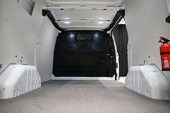 Ford Transit Custom 8 of 30