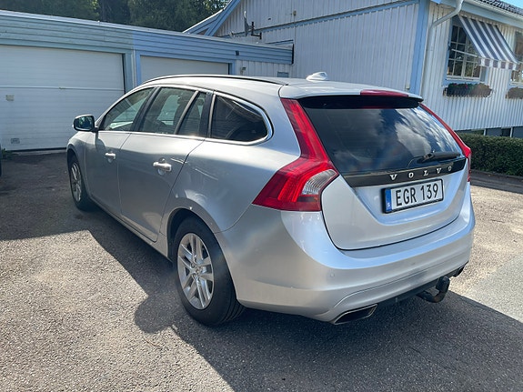 Volvo V60 3 of 5