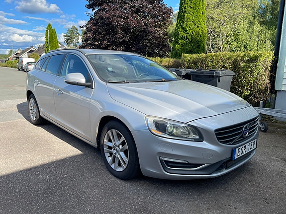 Volvo V60 2 of 5