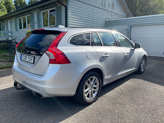 Volvo V60 4 of 5