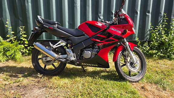 Honda CBR125R 2 of 8