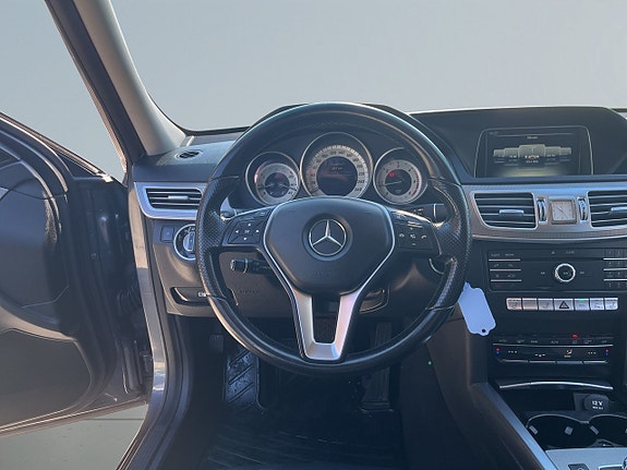Mercedes-Benz E220 9 of 18