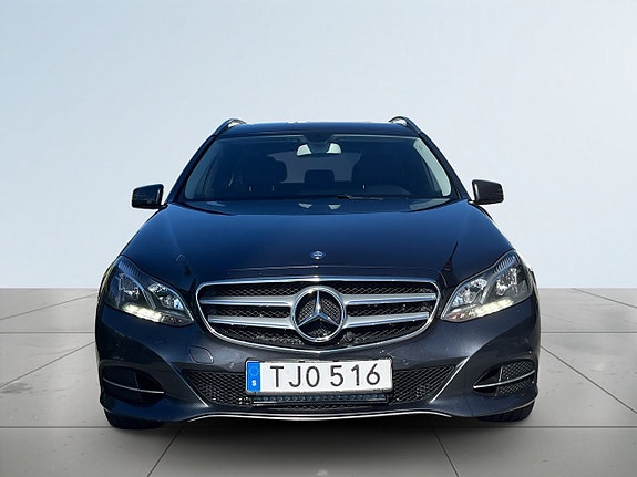 Mercedes-Benz E220 2 of 18