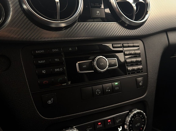 Mercedes-Benz GLK220 16 of 26