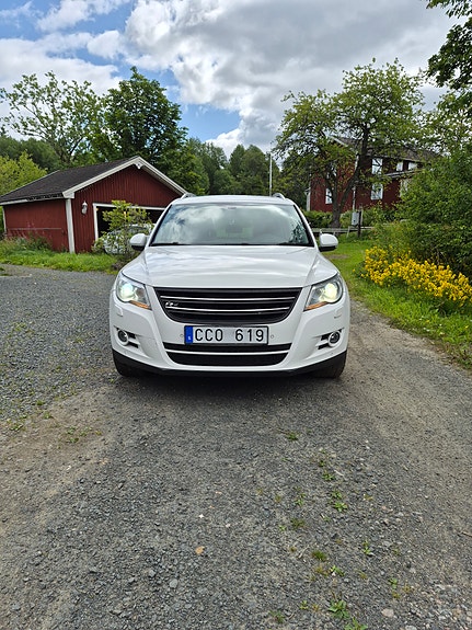 Volkswagen Tiguan 2 of 13