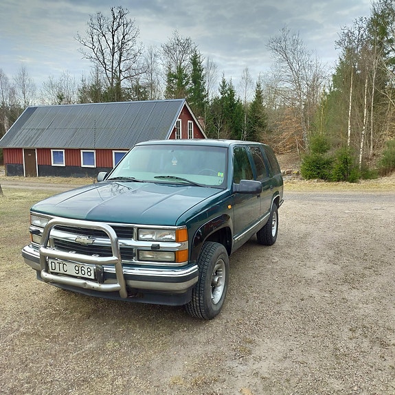 Chevrolet Tahoe 2 of 8