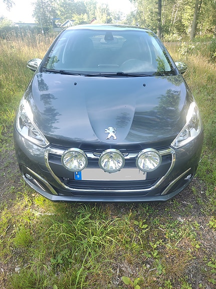 Peugeot 208 4 of 5