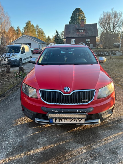 Skoda Octavia Scout 3 of 9