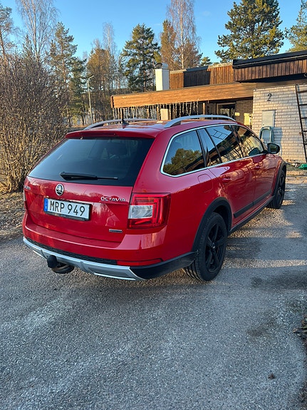 Skoda Octavia Scout 4 of 9