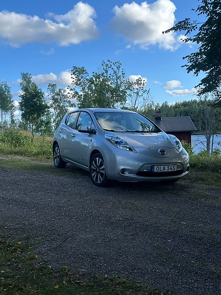 Nissan Leaf 3 of 11