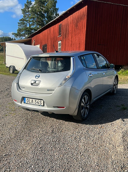 Nissan Leaf 4 of 11