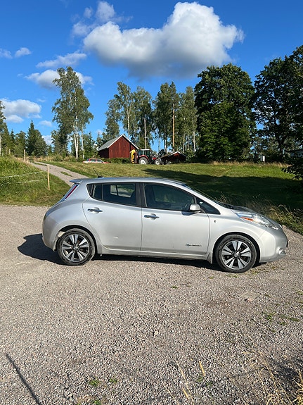 Nissan Leaf 5 of 11