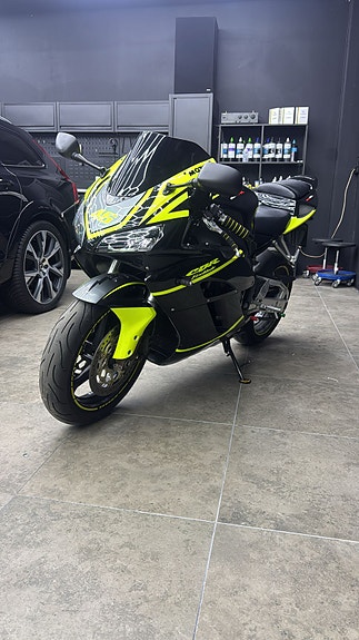 Honda CBR1000RR 2 of 4