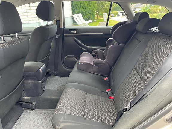 Toyota Avensis 6 of 6