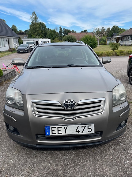 Toyota Avensis 4 of 6