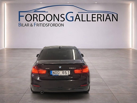 BMW 320d 3 of 14