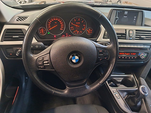BMW 320d 13 of 14
