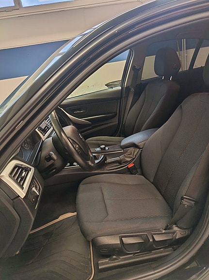 BMW 320d 8 of 14