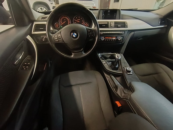 BMW 320d 12 of 14