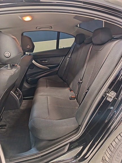 BMW 320d 9 of 14
