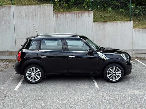 MINI Countryman Cooper D 2 of 17