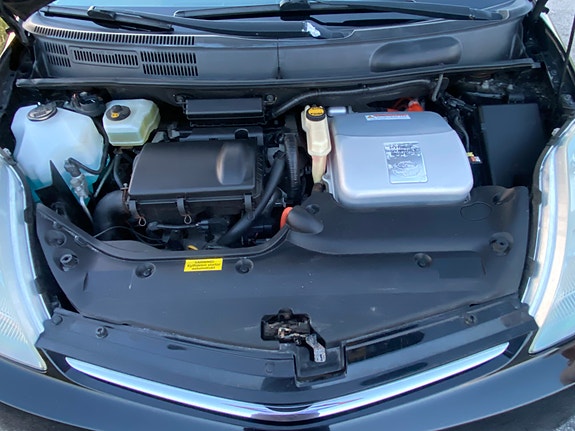 Toyota Prius 6 of 9