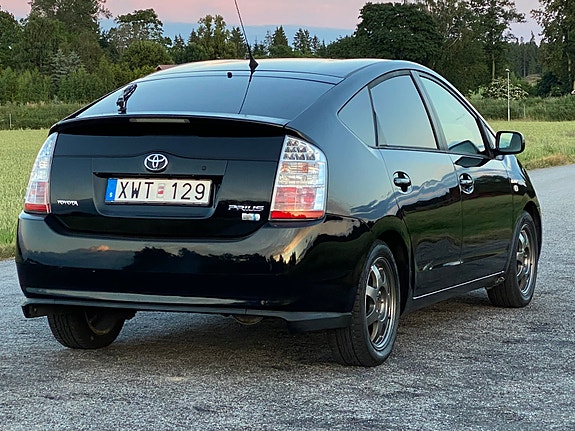 Toyota Prius 5 of 9
