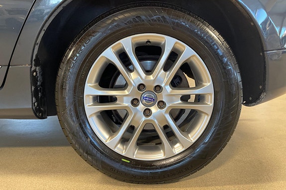 Volvo XC60 5 of 25