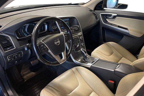 Volvo XC60 11 of 25