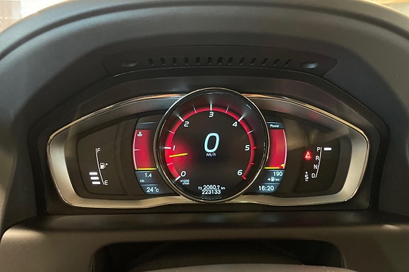 Volvo XC60 15 of 25