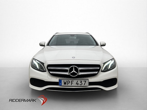 Mercedes-Benz E220 2 of 30