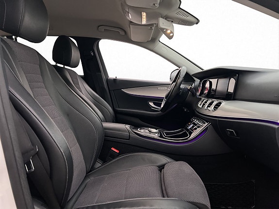 Mercedes-Benz E220 14 of 30