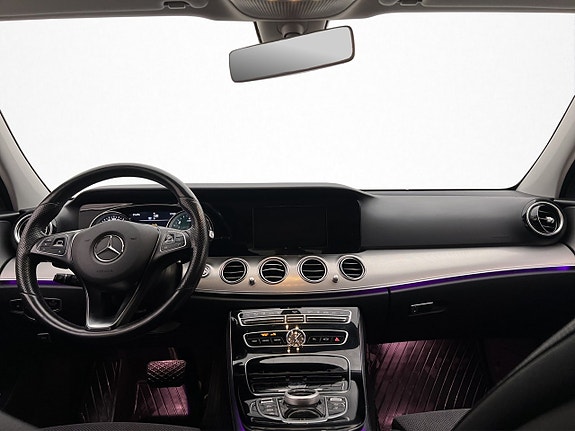 Mercedes-Benz E220 13 of 30