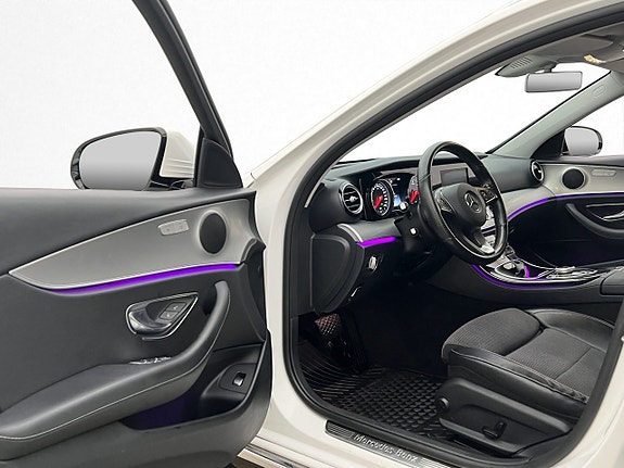 Mercedes-Benz E220 11 of 30