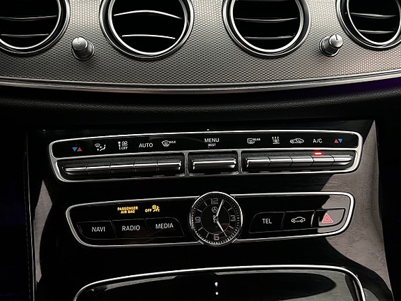 Mercedes-Benz E220 29 of 30