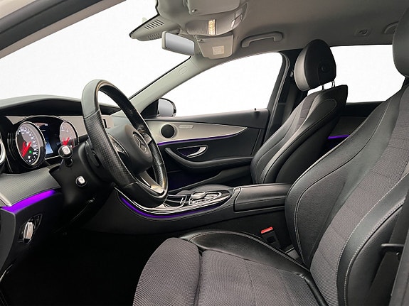 Mercedes-Benz E220 12 of 30