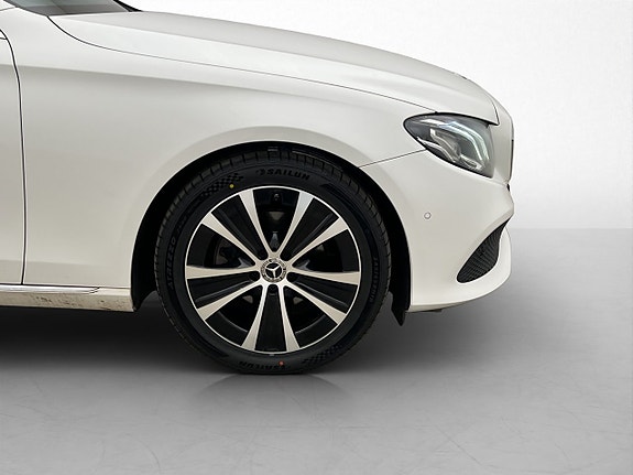 Mercedes-Benz E220 10 of 30
