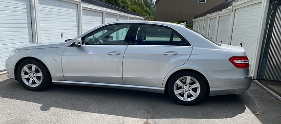 Mercedes-Benz E220 4 of 12