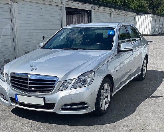 Mercedes-Benz E220 3 of 12