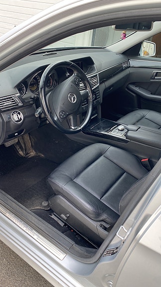 Mercedes-Benz E220 6 of 12
