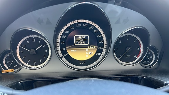 Mercedes-Benz E220 8 of 12