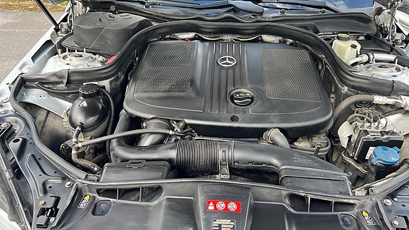 Mercedes-Benz E220 11 of 12