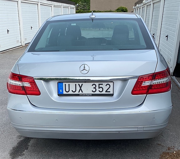 Mercedes-Benz E220 5 of 12
